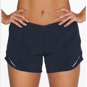 Lululemon 4” Hotty Hot shorts lined